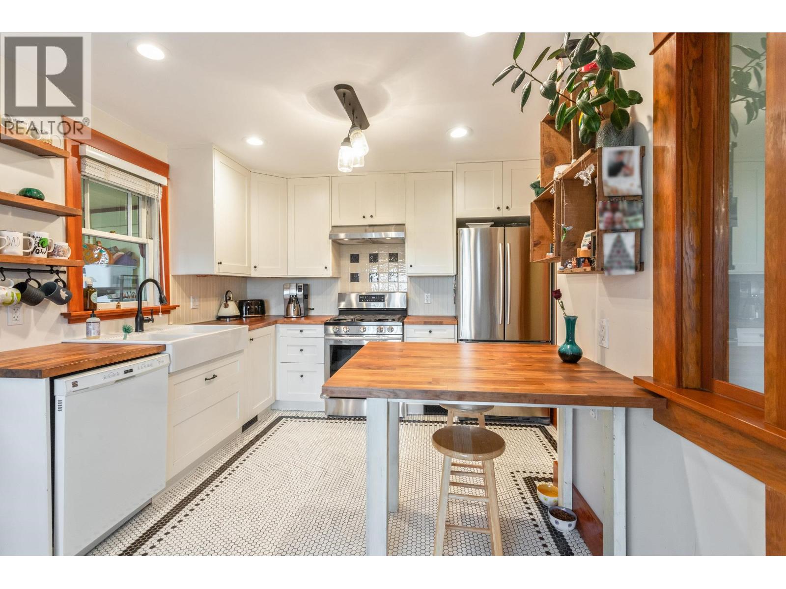 905 Third Avenue, New Westminster, British Columbia  V3M 1P4 - Photo 7 - R3115700