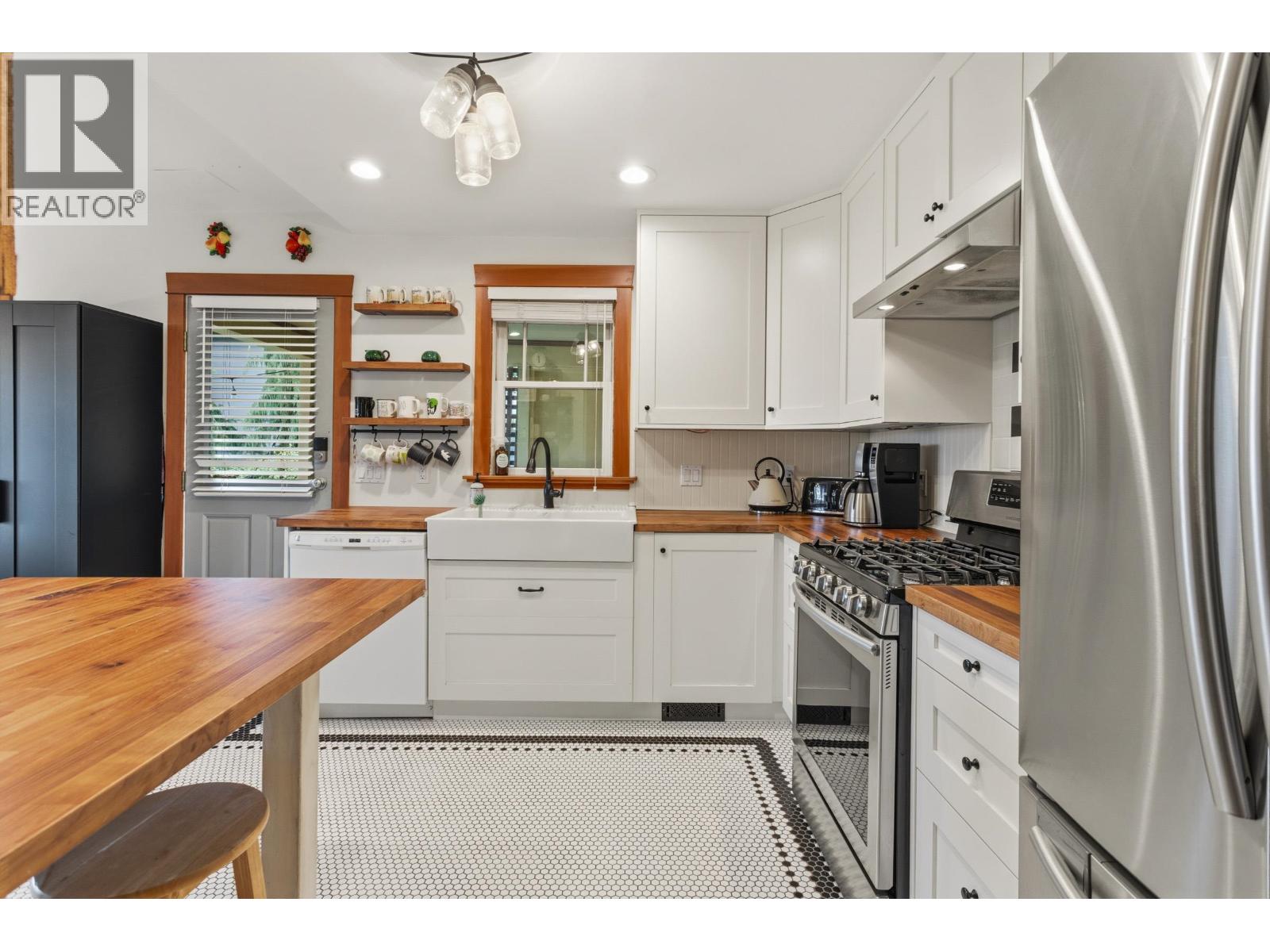 905 Third Avenue, New Westminster, British Columbia  V3M 1P4 - Photo 9 - R3115700