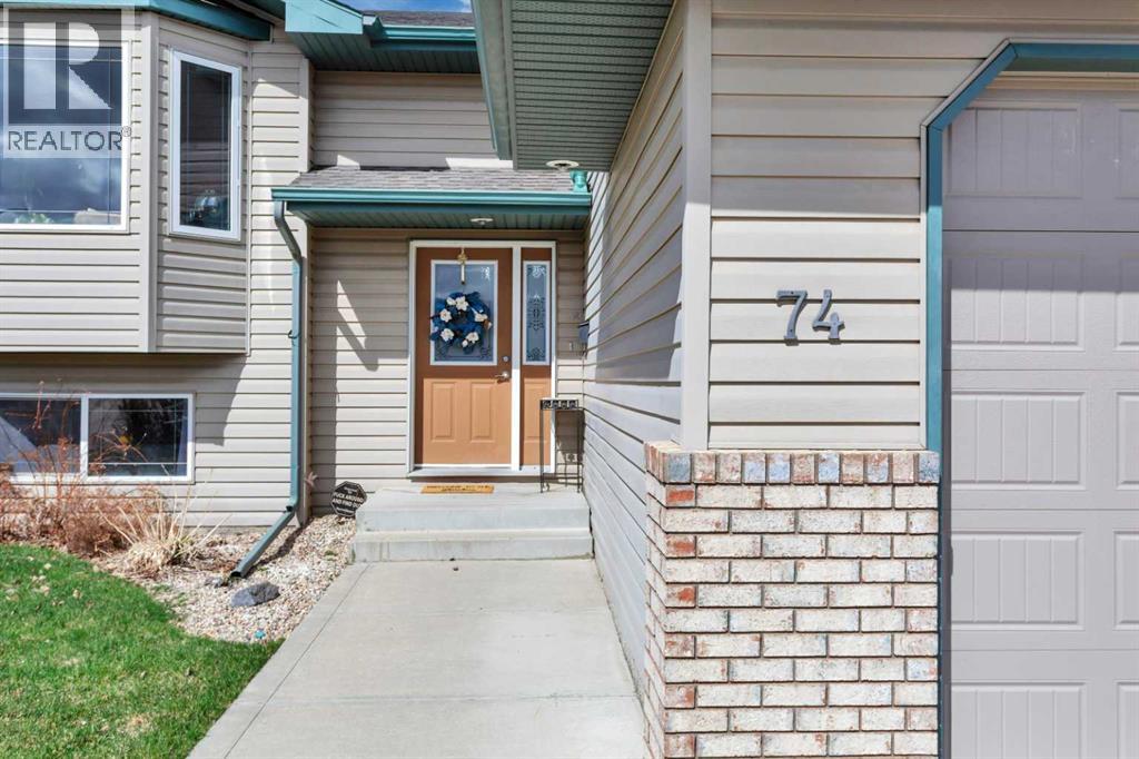74 Fulmar Close, Sylvan Lake, Alberta  T4S 2K6 - Photo 4 - A2304736