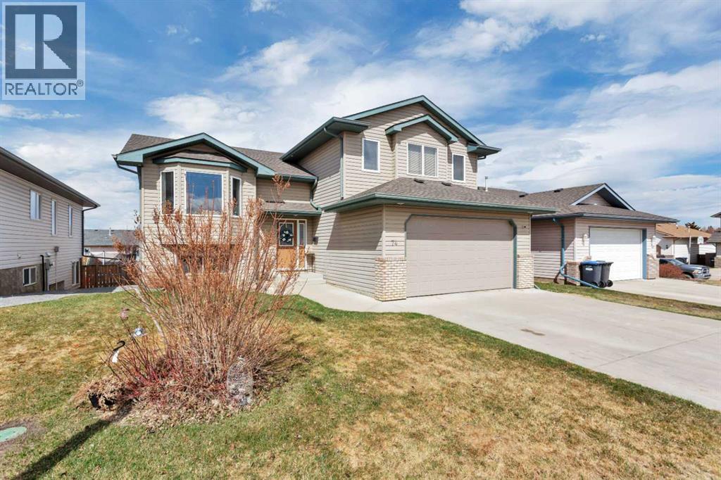 74 Fulmar Close, Sylvan Lake, Alberta  T4S 2K6 - Photo 2 - A2304736