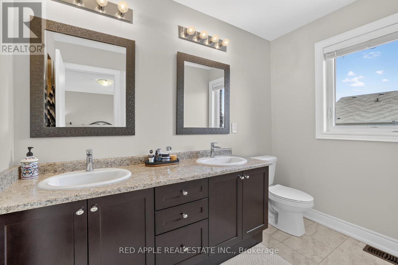 347 Luck Court, Newmarket, Ontario  L3X 0J5 - Photo 18 - N13043420