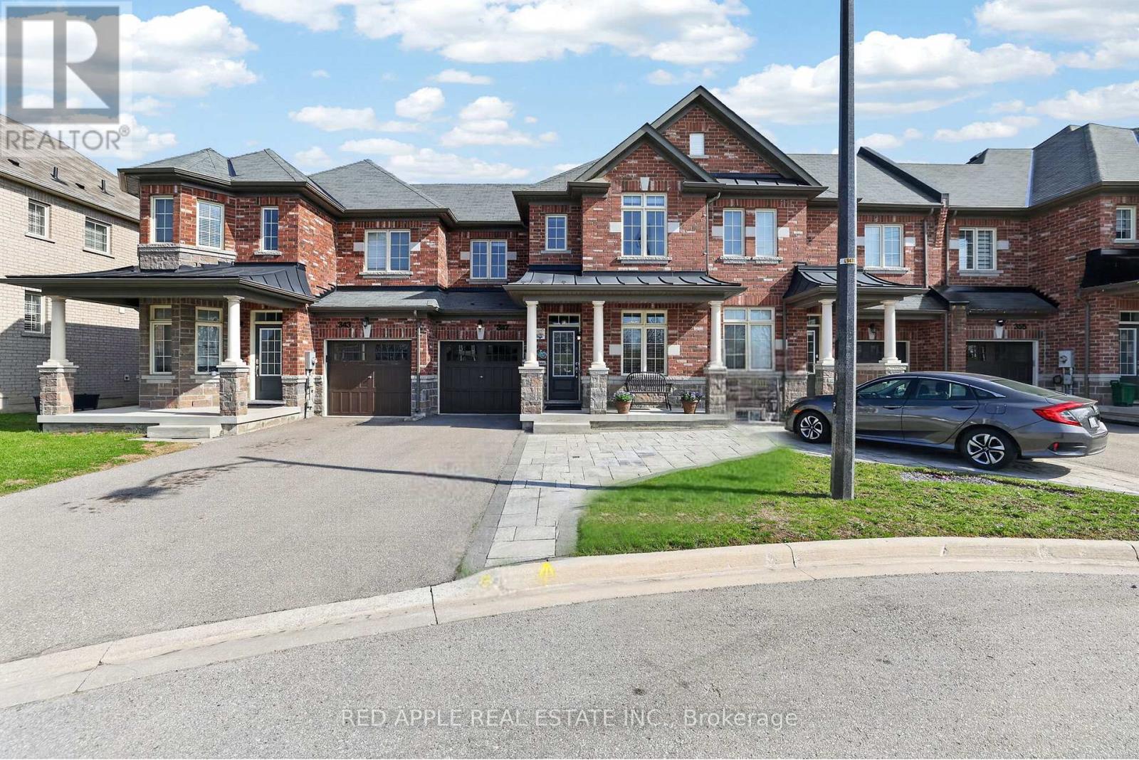 347 Luck Court, Newmarket, Ontario  L3X 0J5 - Photo 2 - N13043420