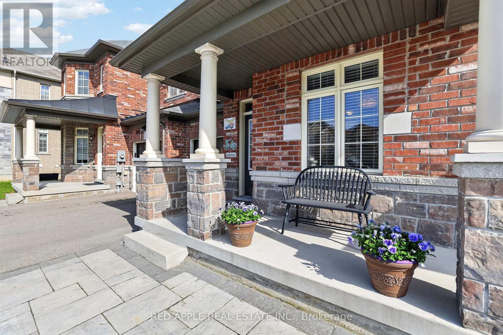 347 Luck Court, Newmarket, Ontario  L3X 0J5 - Photo 3 - N13043420