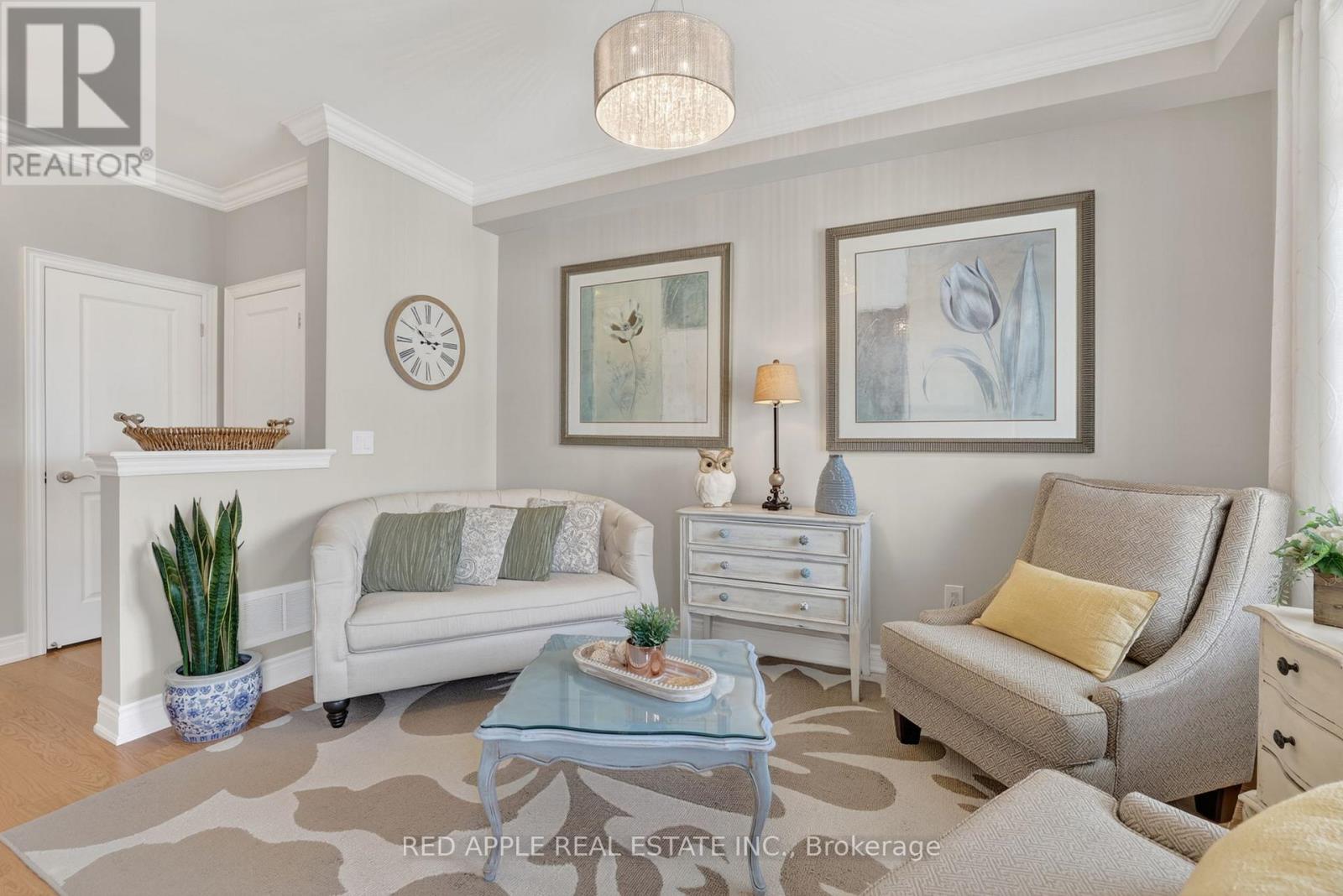 347 Luck Court, Newmarket, Ontario  L3X 0J5 - Photo 4 - N13043420