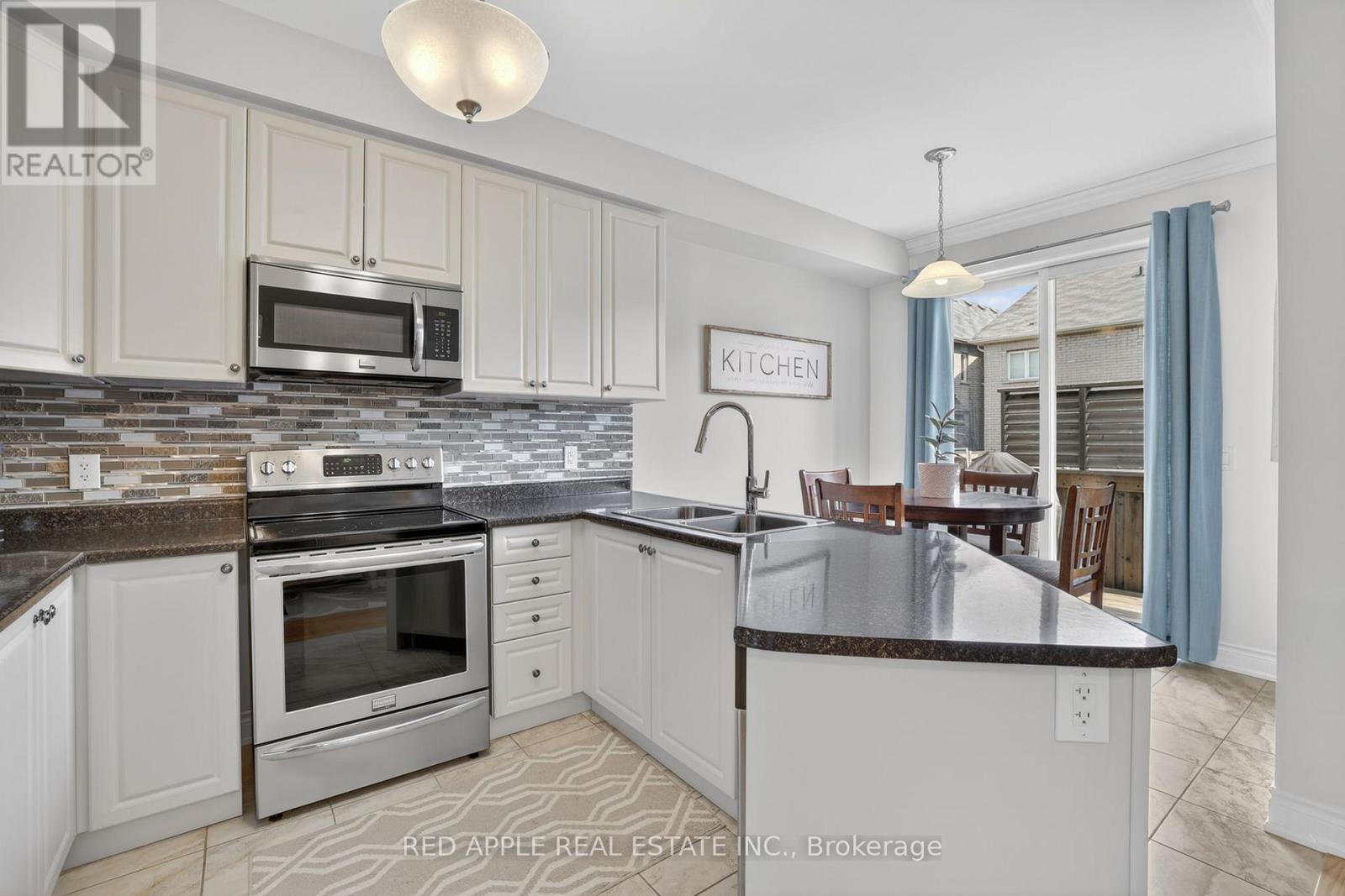 347 Luck Court, Newmarket, Ontario  L3X 0J5 - Photo 9 - N13043420