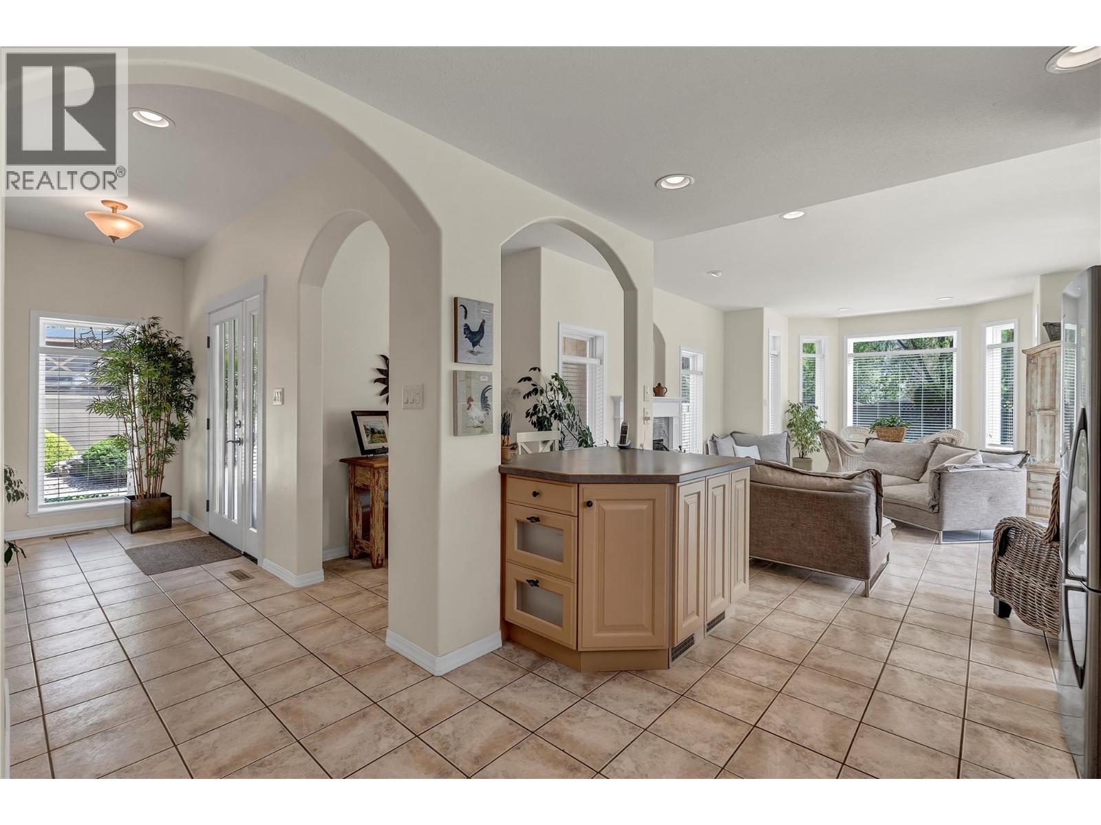 4597 Lakeside Road, Penticton, British Columbia  V2A 8W4 - Photo 14 - 10384842