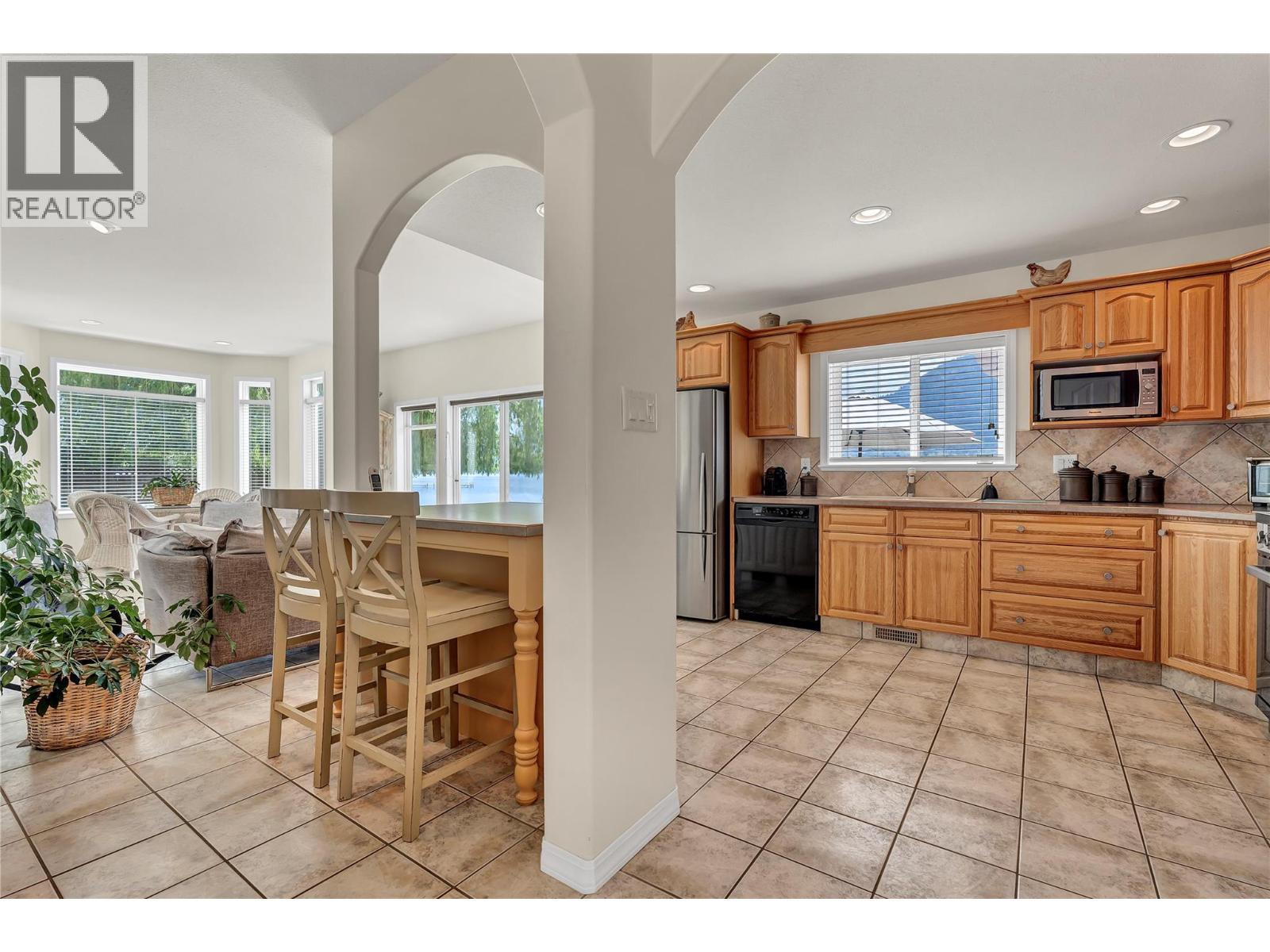 4597 Lakeside Road, Penticton, British Columbia  V2A 8W4 - Photo 12 - 10384842