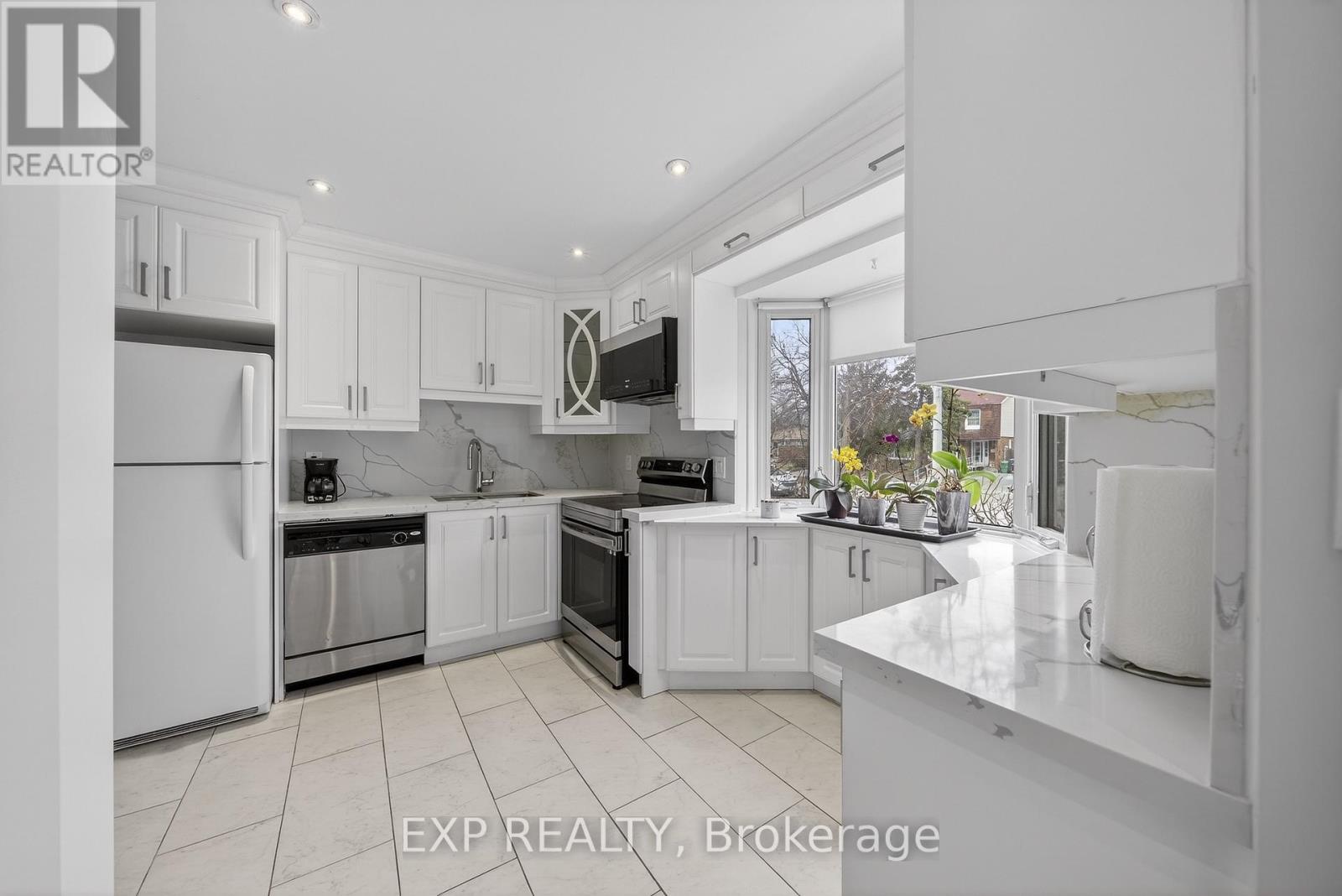 57 Tindale Road, Brampton, Ontario  L6V 2G8 - Photo 6 - W13043448