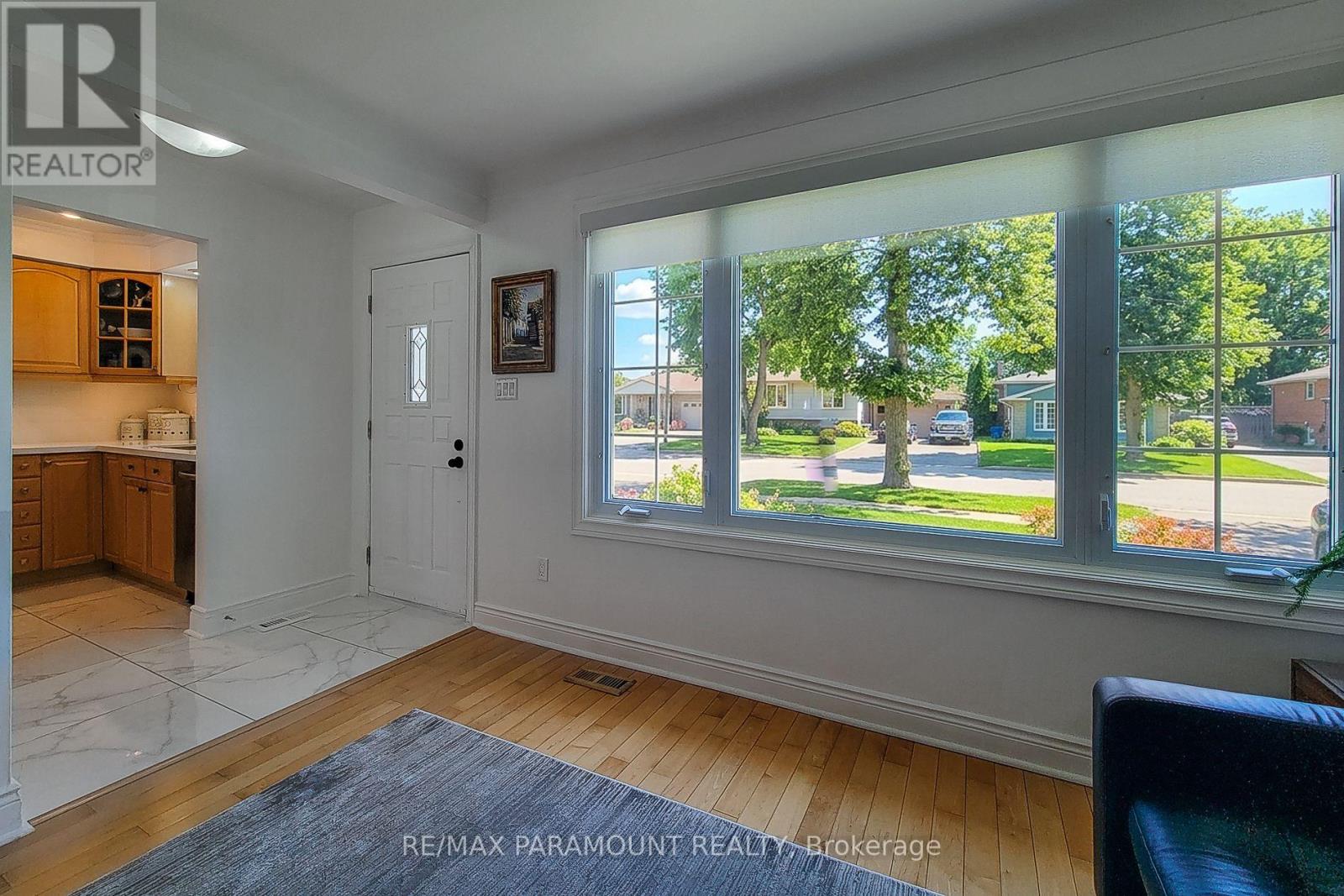 2827 Fredonia Drive, Niagara Falls, Ontario  L2J 3M8 - Photo 4 - X13043446