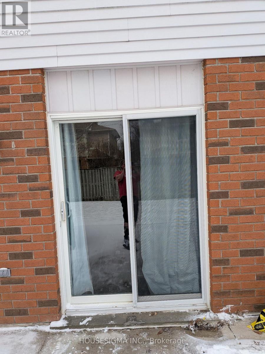 90 Penelope Drive, Kitchener, Ontario  N2N 3C5 - Photo 4 - X13043470