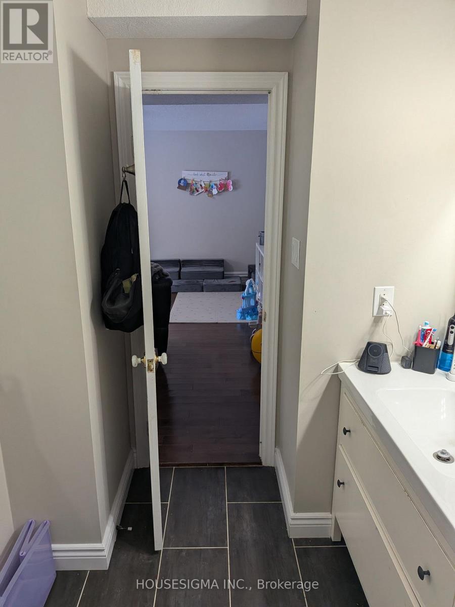 90 Penelope Drive, Kitchener, Ontario  N2N 3C5 - Photo 8 - X13043470