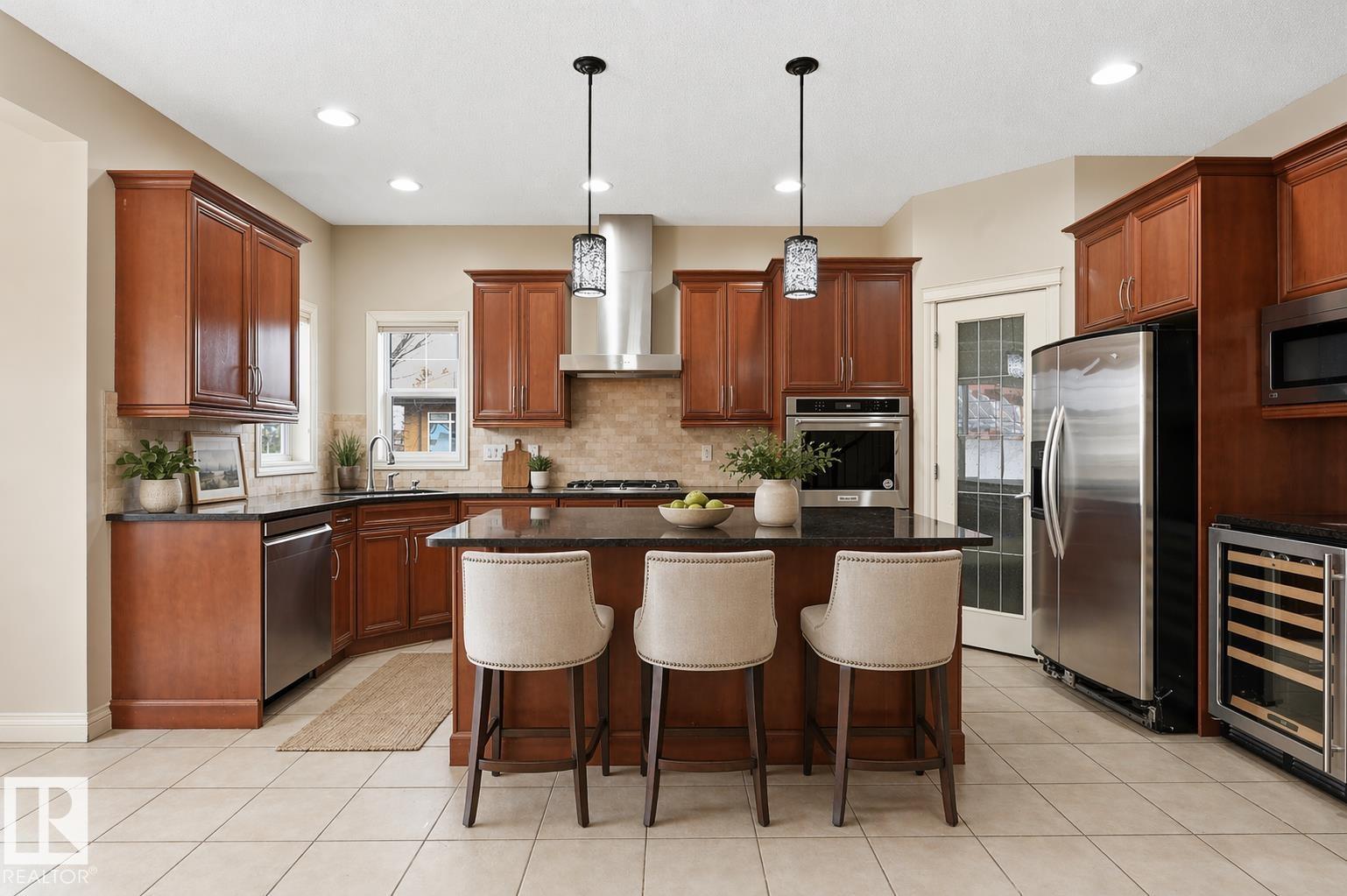 976 Hollingsworth Bn Nw, Edmonton, Alberta  T6R 3G7 - Photo 10 - E4484165