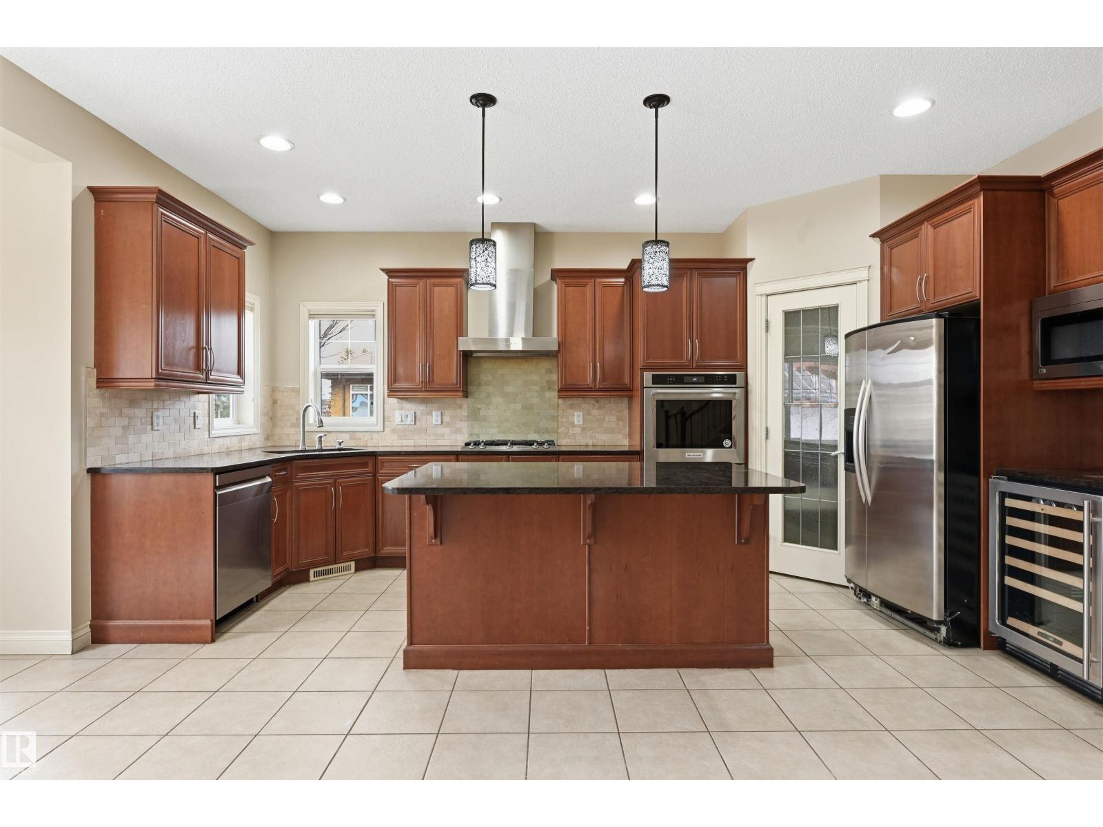 976 Hollingsworth Bn Nw, Edmonton, Alberta  T6R 3G7 - Photo 11 - E4484165