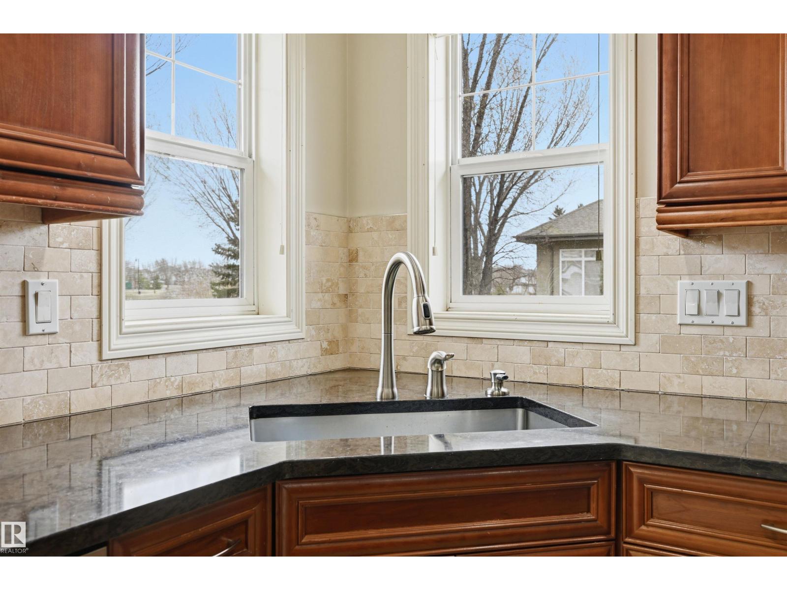 976 Hollingsworth Bn Nw, Edmonton, Alberta  T6R 3G7 - Photo 15 - E4484165