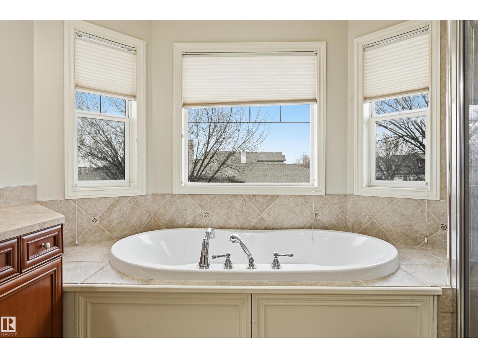 976 Hollingsworth Bn Nw, Edmonton, Alberta  T6R 3G7 - Photo 37 - E4484165