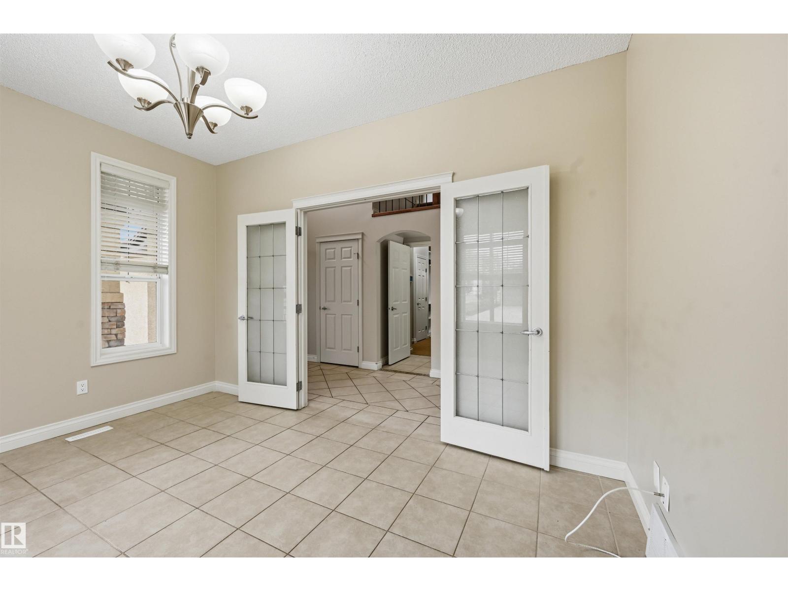 976 Hollingsworth Bn Nw, Edmonton, Alberta  T6R 3G7 - Photo 7 - E4484165