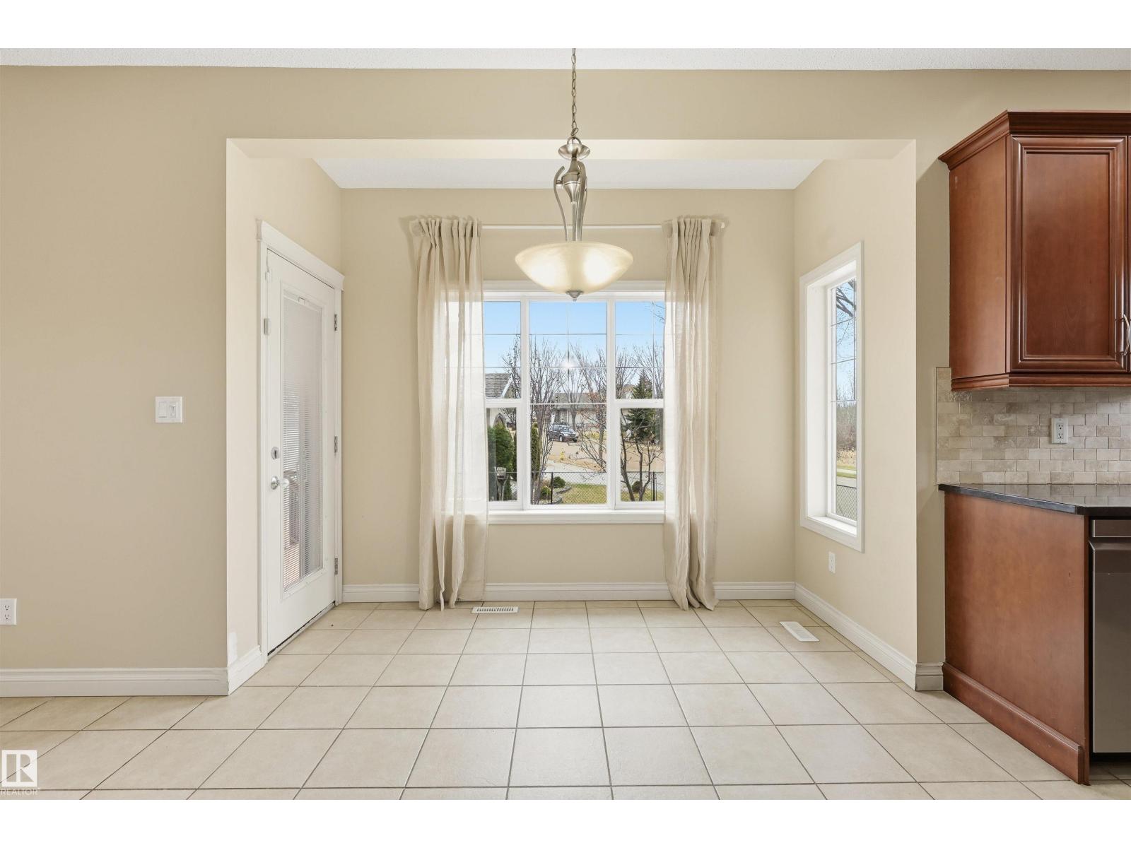 976 Hollingsworth Bn Nw, Edmonton, Alberta  T6R 3G7 - Photo 9 - E4484165