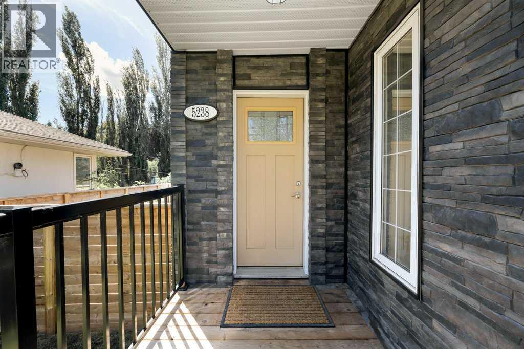 5238 52 Street, Lacombe, Alberta  T4L 1B8 - Photo 3 - A2281792