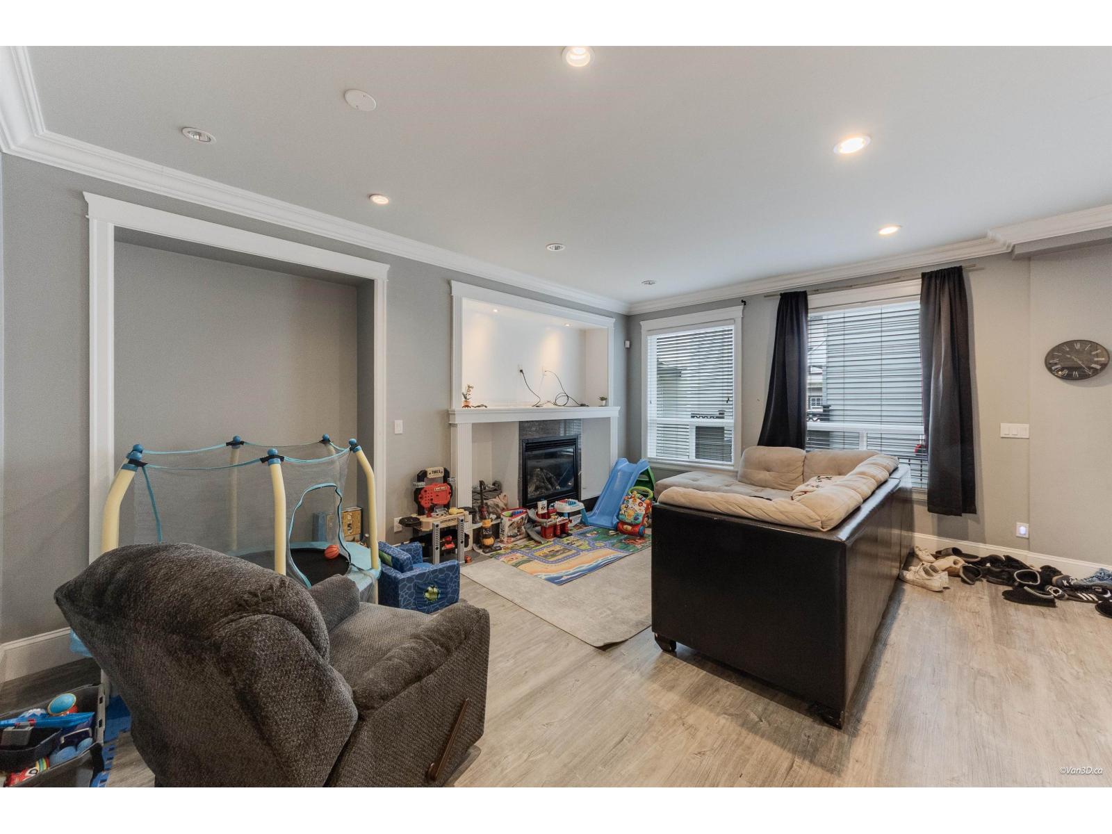 6686 195 Street, Surrey, British Columbia  V4N 5T4 - Photo 3 - R3115730