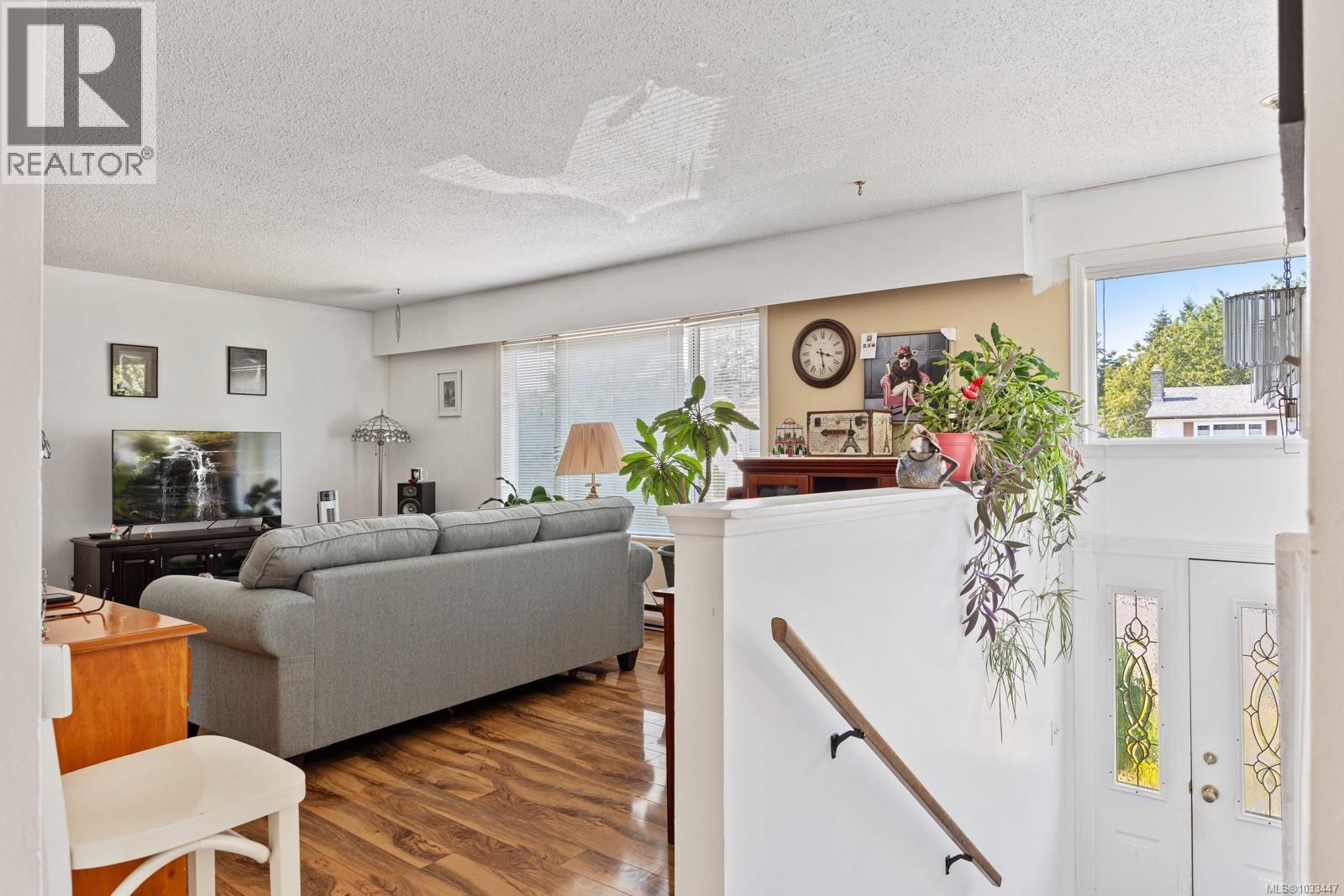 648 22nd St, Courtenay, British Columbia  V9N 6L1 - Photo 8 - 1033447