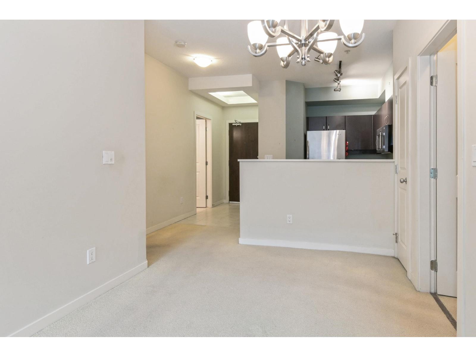 105 10866 City Parkway, Surrey, British Columbia  V3T 5W9 - Photo 6 - R3115682