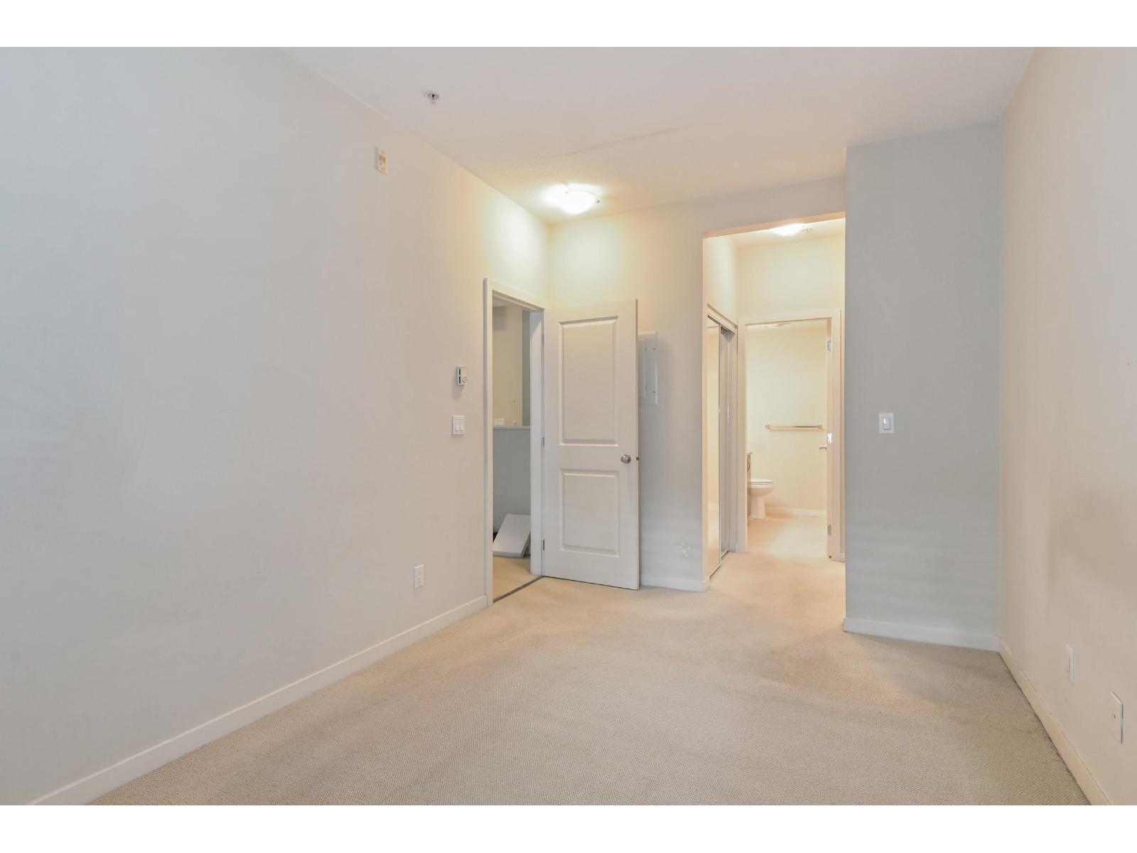 105 10866 City Parkway, Surrey, British Columbia  V3T 5W9 - Photo 11 - R3115682