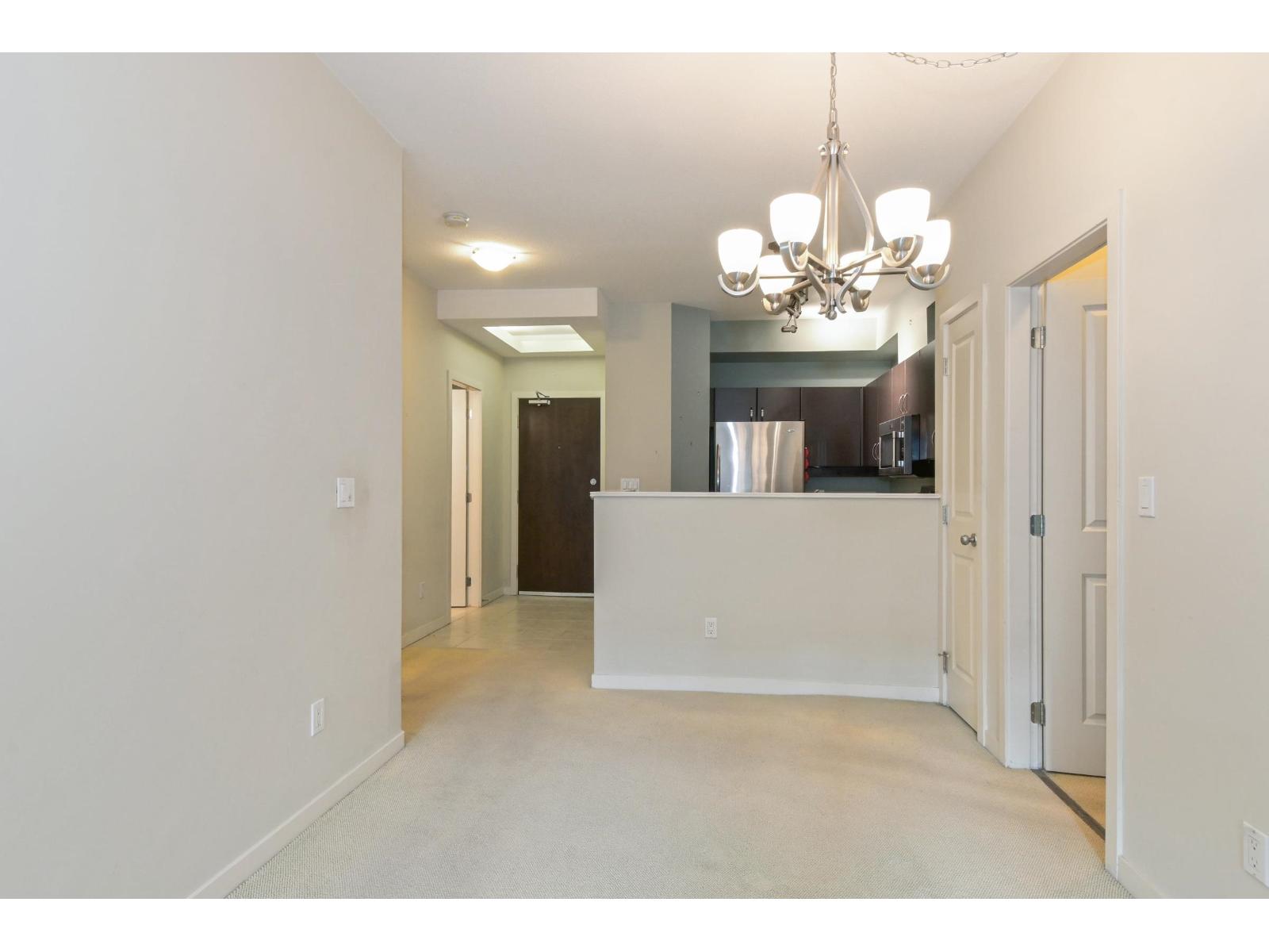 105 10866 City Parkway, Surrey, British Columbia  V3T 5W9 - Photo 5 - R3115682