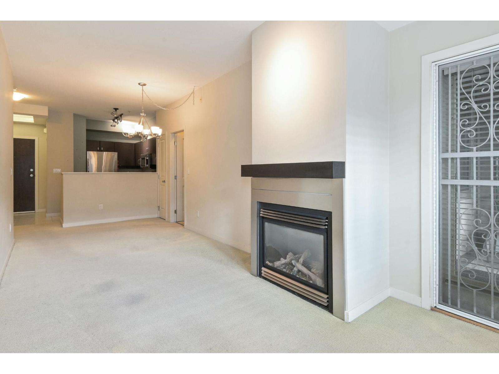 105 10866 City Parkway, Surrey, British Columbia  V3T 5W9 - Photo 4 - R3115682