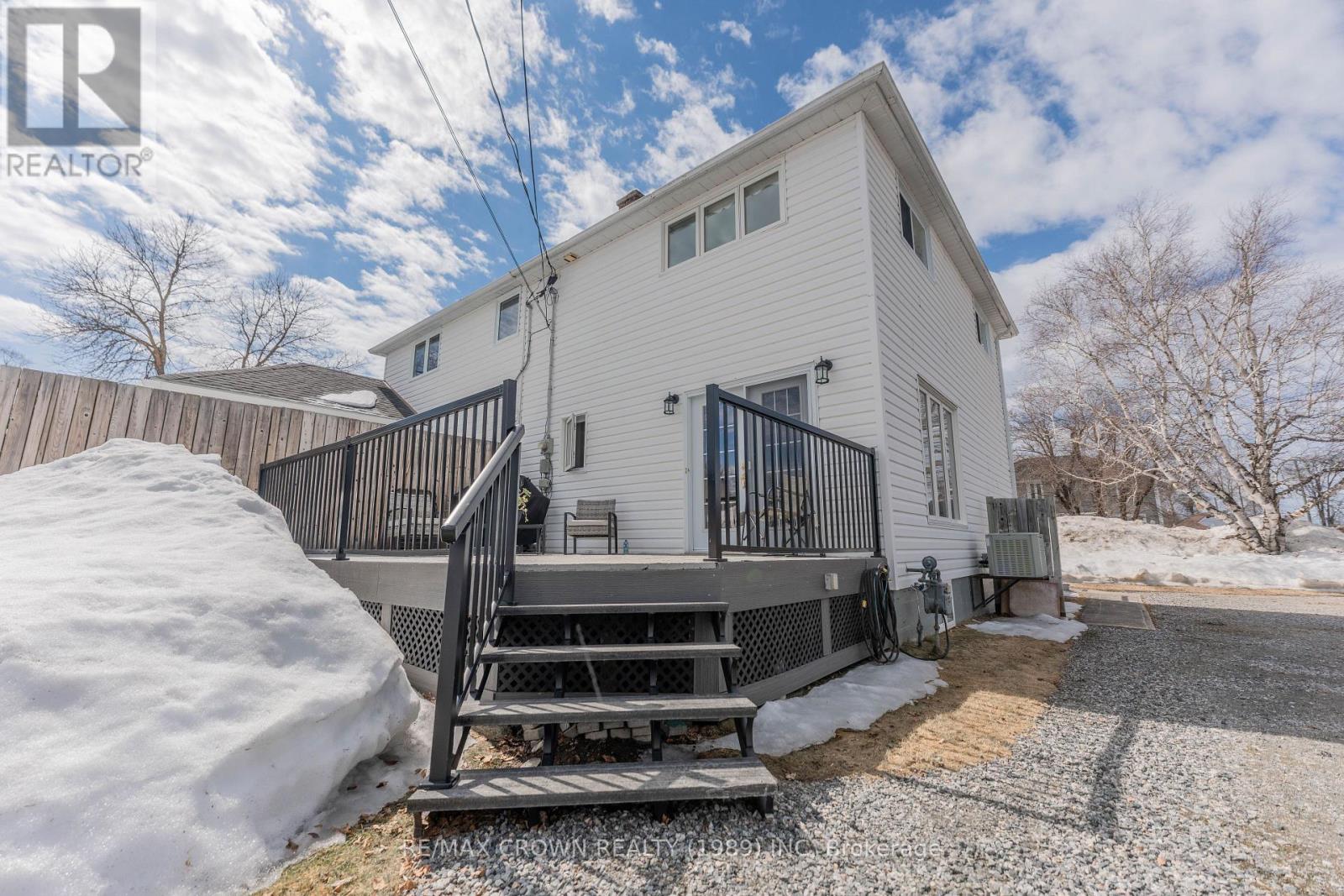 20 Victoria Street, Kapuskasing, Ontario  P5N 1K7 - Photo 2 - T13043552