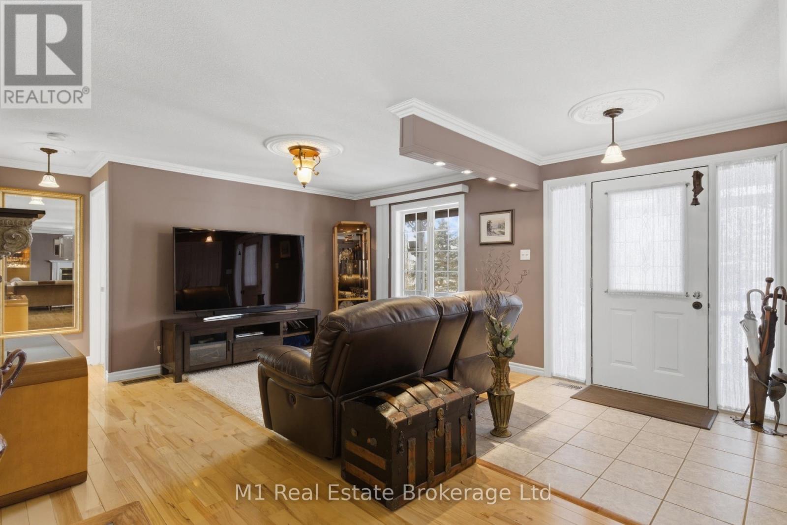 2 Joanne Crescent, Minto, Ontario  N0G 2L0 - Photo 8 - X12792202