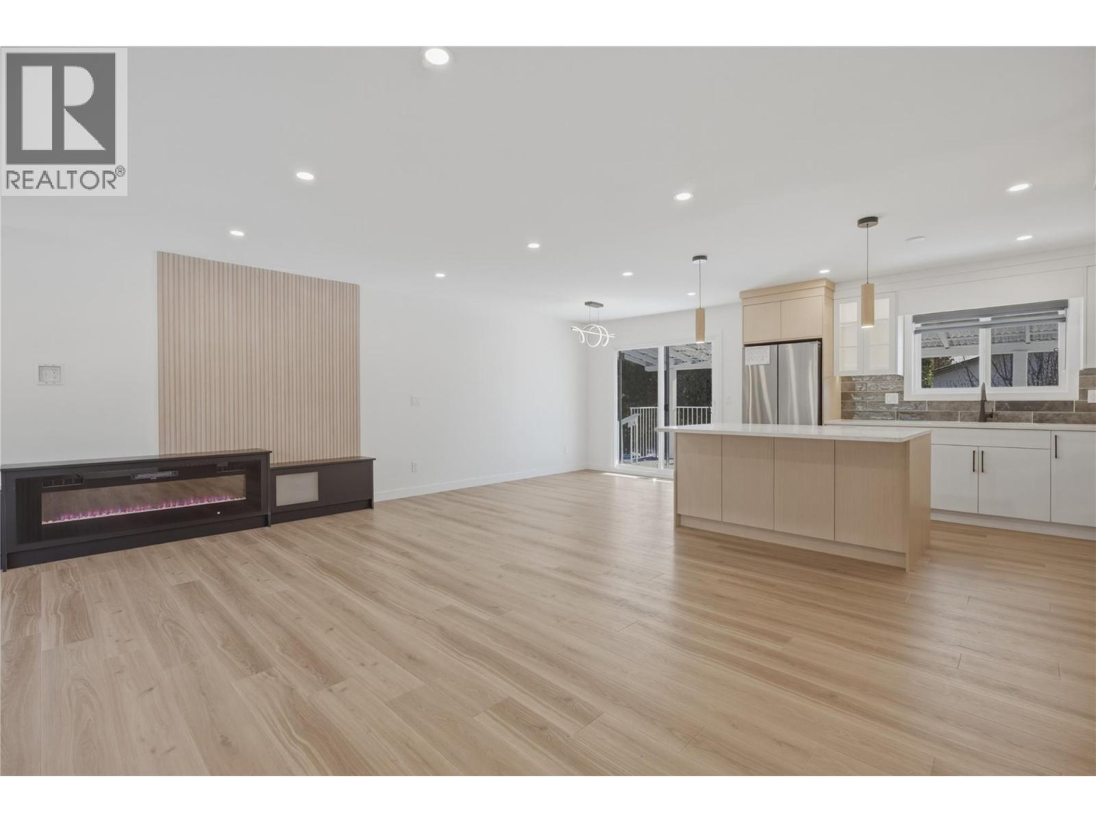 1259 Hook Drive, Kamloops, British Columbia  V2B 7S8 - Photo 4 - 10384845