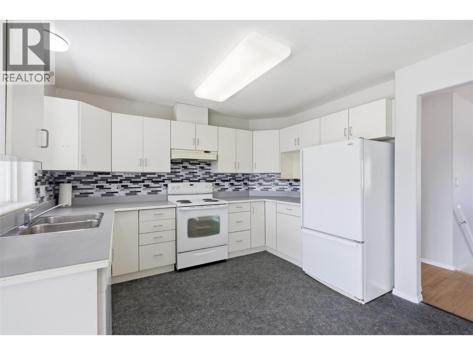 983 Bebek Road, Kamloops, British Columbia  V2B 2P2 - Photo 10 - 10384509