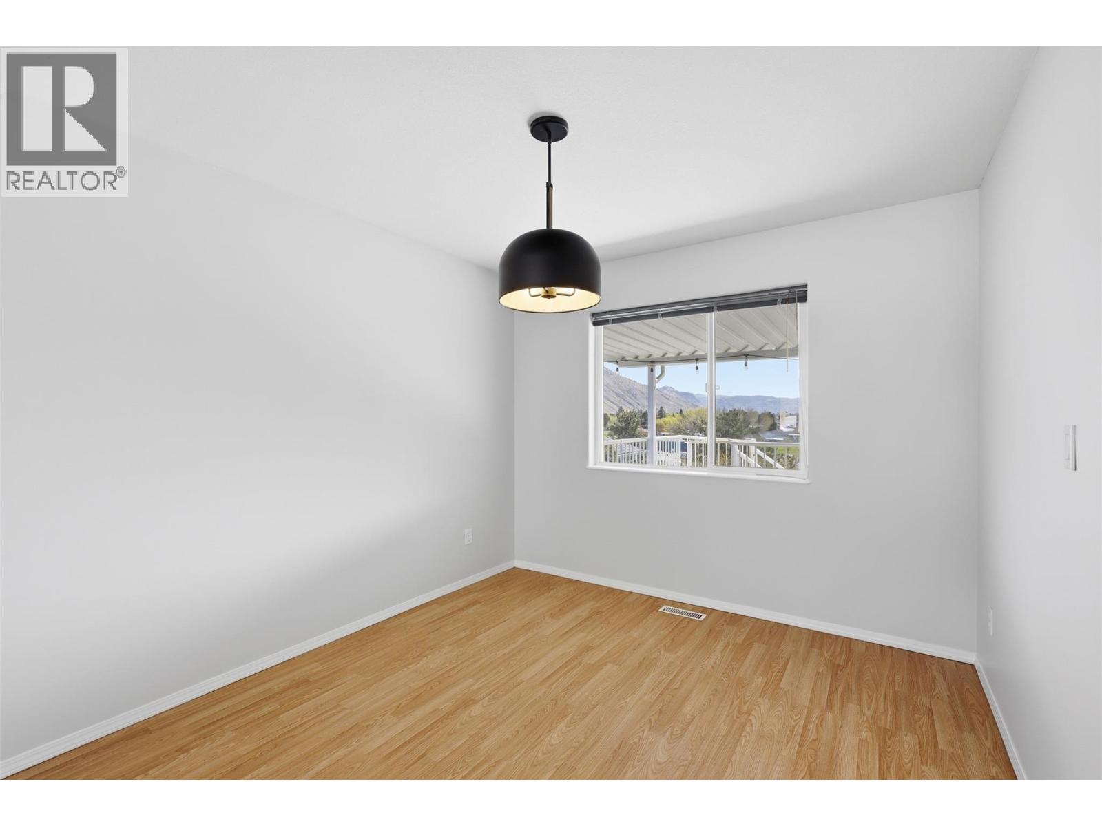 983 Bebek Road, Kamloops, British Columbia  V2B 2P2 - Photo 6 - 10384509