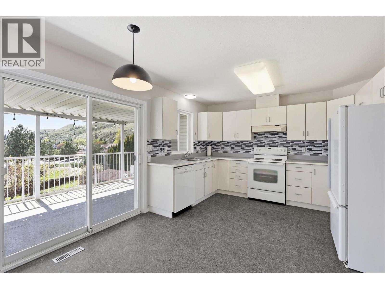 983 Bebek Road, Kamloops, British Columbia  V2B 2P2 - Photo 8 - 10384509