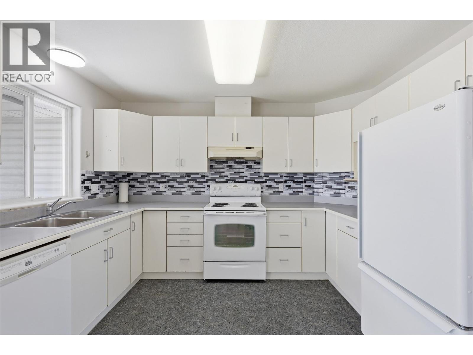 983 Bebek Road, Kamloops, British Columbia  V2B 2P2 - Photo 9 - 10384509