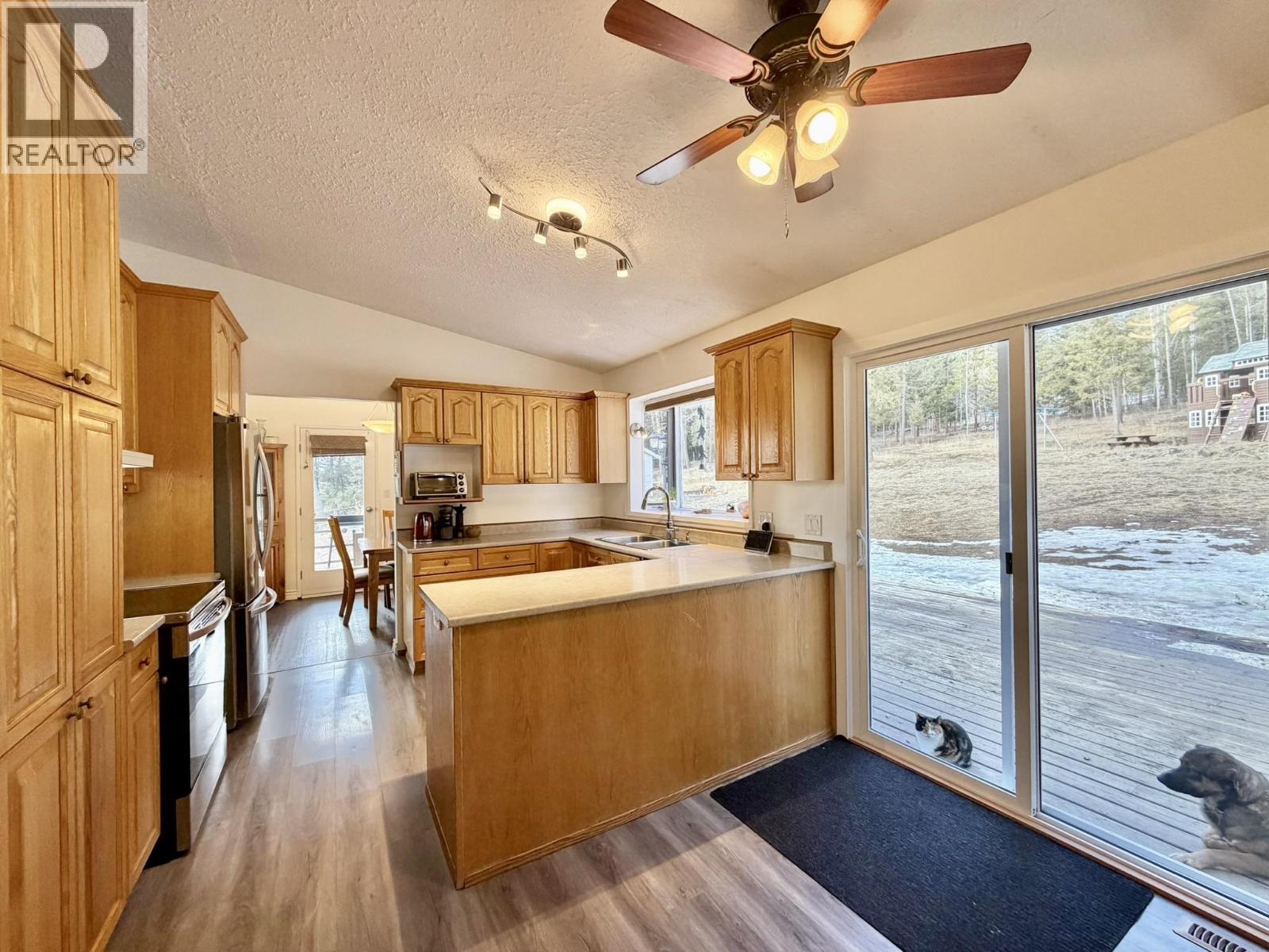 6001 Valleyview Drive, Horse Lake, British Columbia  V0K 2E3 - Photo 11 - R3097078