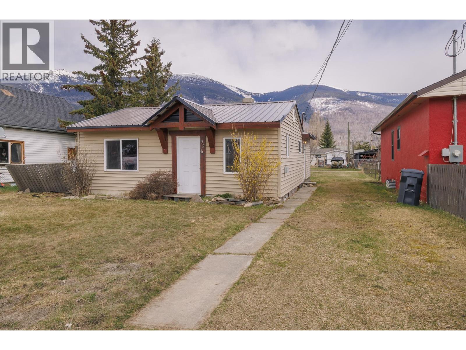 956 4th Avenue, Mcbride, British Columbia  V0J 2E0 - Photo 4 - R3115714