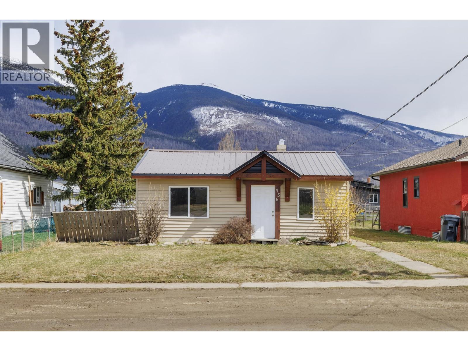 956 4TH AVENUE, McBride, British Columbia