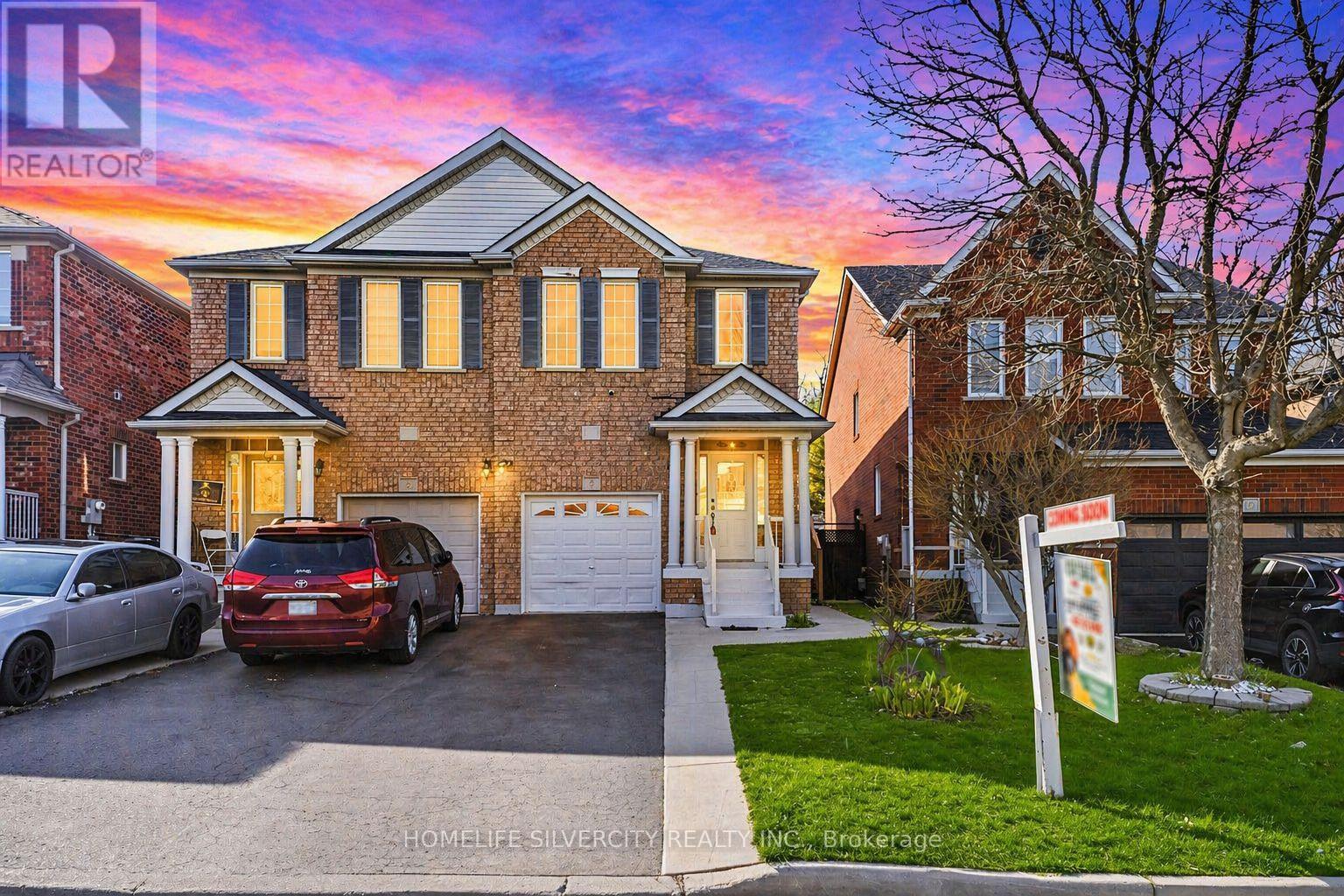 8 OAK GARDENS COURT, Brampton, Ontario