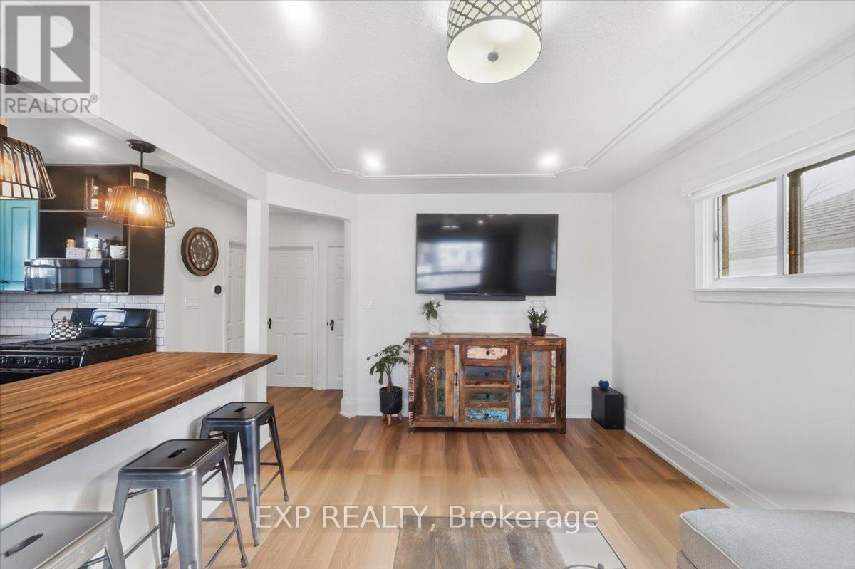 1223 Glencairn Avenue, Toronto, Ontario  M6B 2B6 - Photo 13 - W13040664