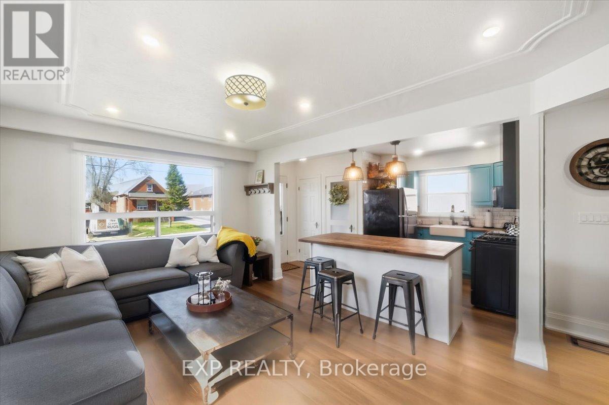 1223 Glencairn Avenue, Toronto, Ontario  M6B 2B6 - Photo 10 - W13040664