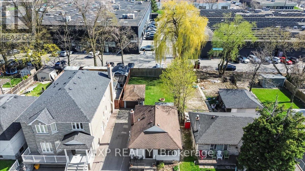 1223 Glencairn Avenue, Toronto, Ontario  M6B 2B6 - Photo 2 - W13040664