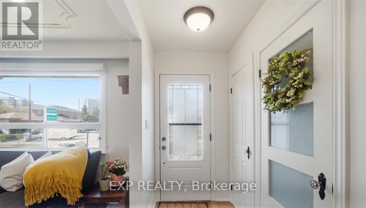 1223 Glencairn Avenue, Toronto, Ontario  M6B 2B6 - Photo 5 - W13040664