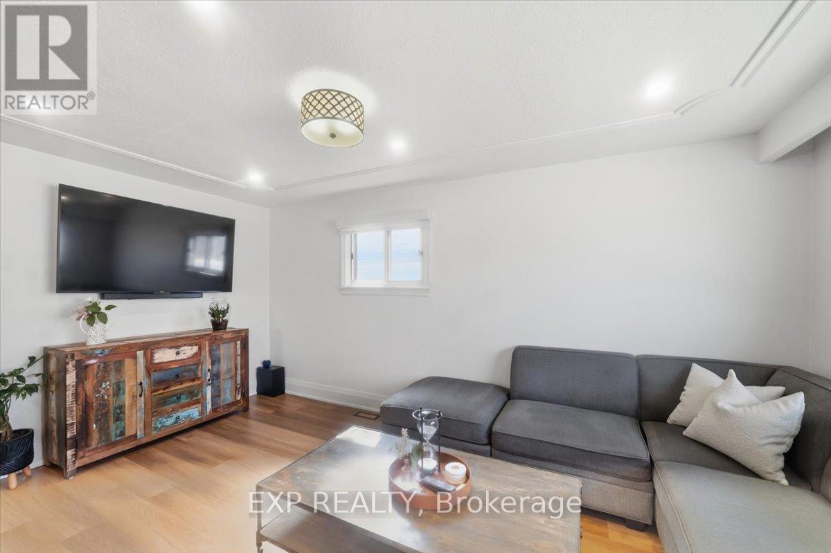 1223 Glencairn Avenue, Toronto, Ontario  M6B 2B6 - Photo 9 - W13040664