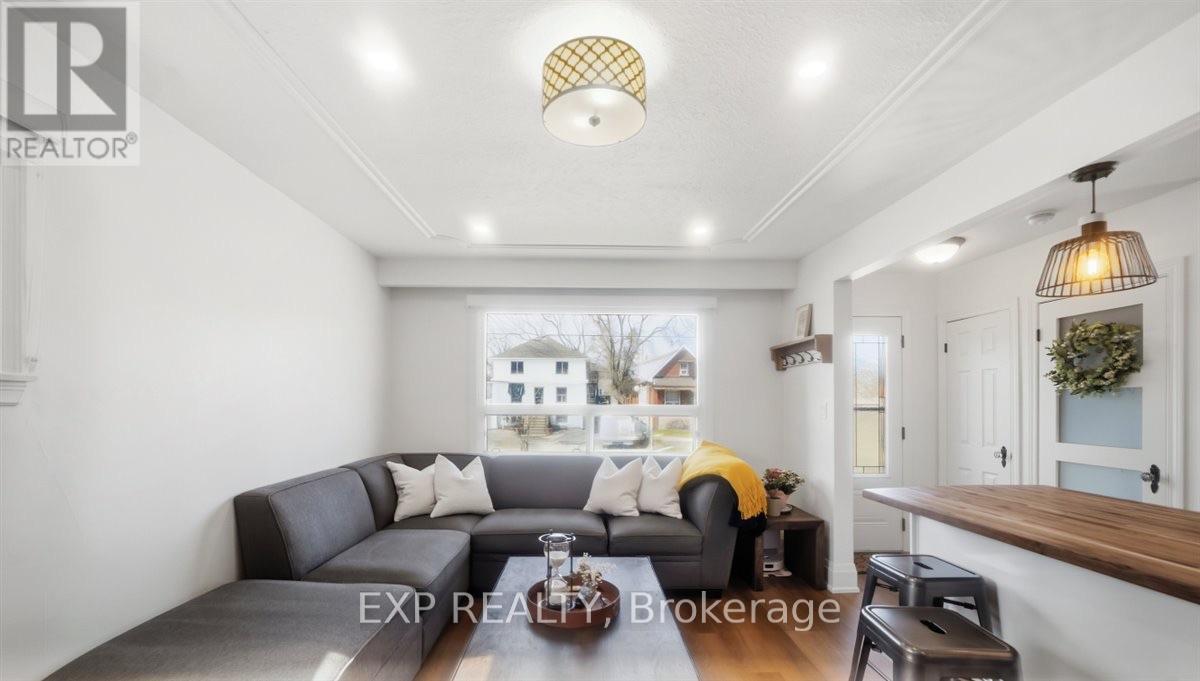 1223 Glencairn Avenue, Toronto, Ontario  M6B 2B6 - Photo 6 - W13040664