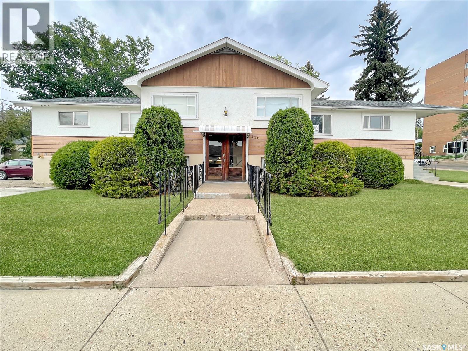 235 Sidney Street E, Swift Current, Saskatchewan  S9H 1T4 - Photo 1 - SK033625