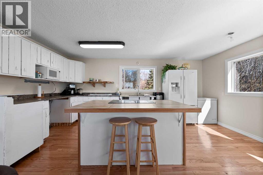 325 Minnewaukan Road, Tillicum Beach, Alberta  T4V 2m9 - Photo 18 - A2303993