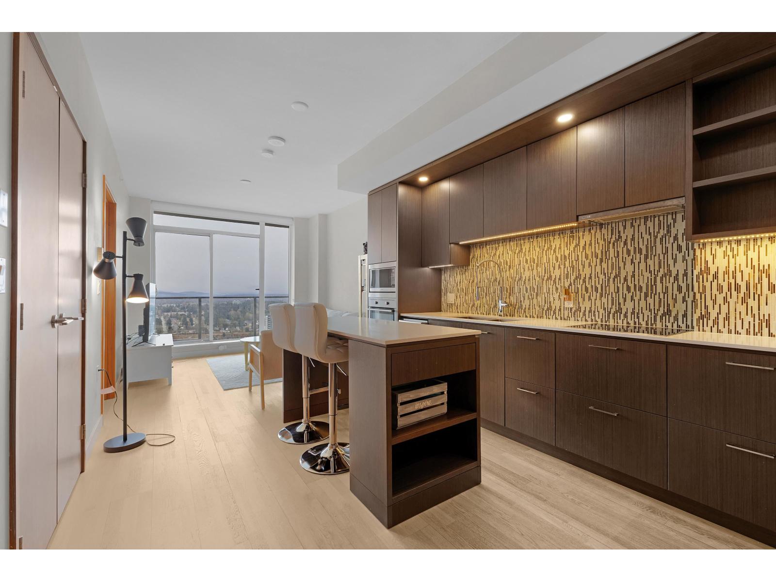 4304 13495 Central Avenue, Surrey, British Columbia  V3T 0K2 - Photo 2 - R3113666