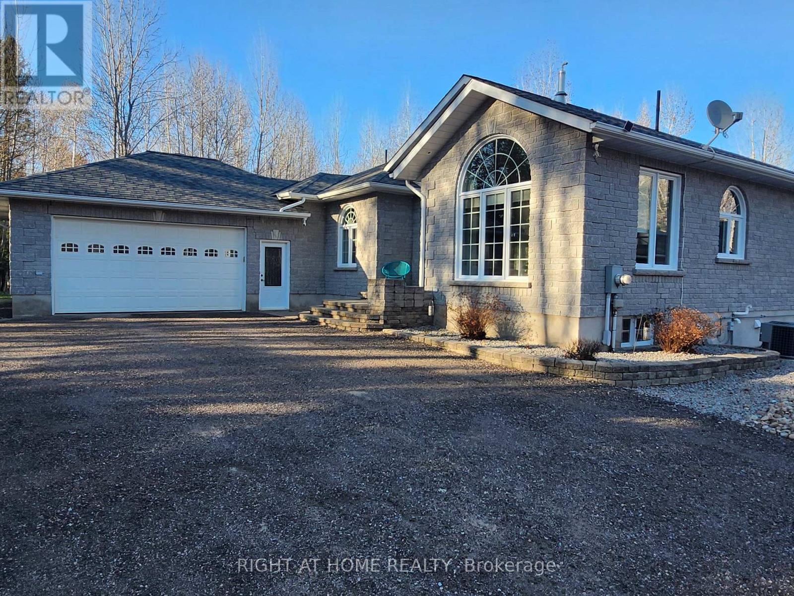 80 RAHNS ROAD, Laurentian Valley, Ontario