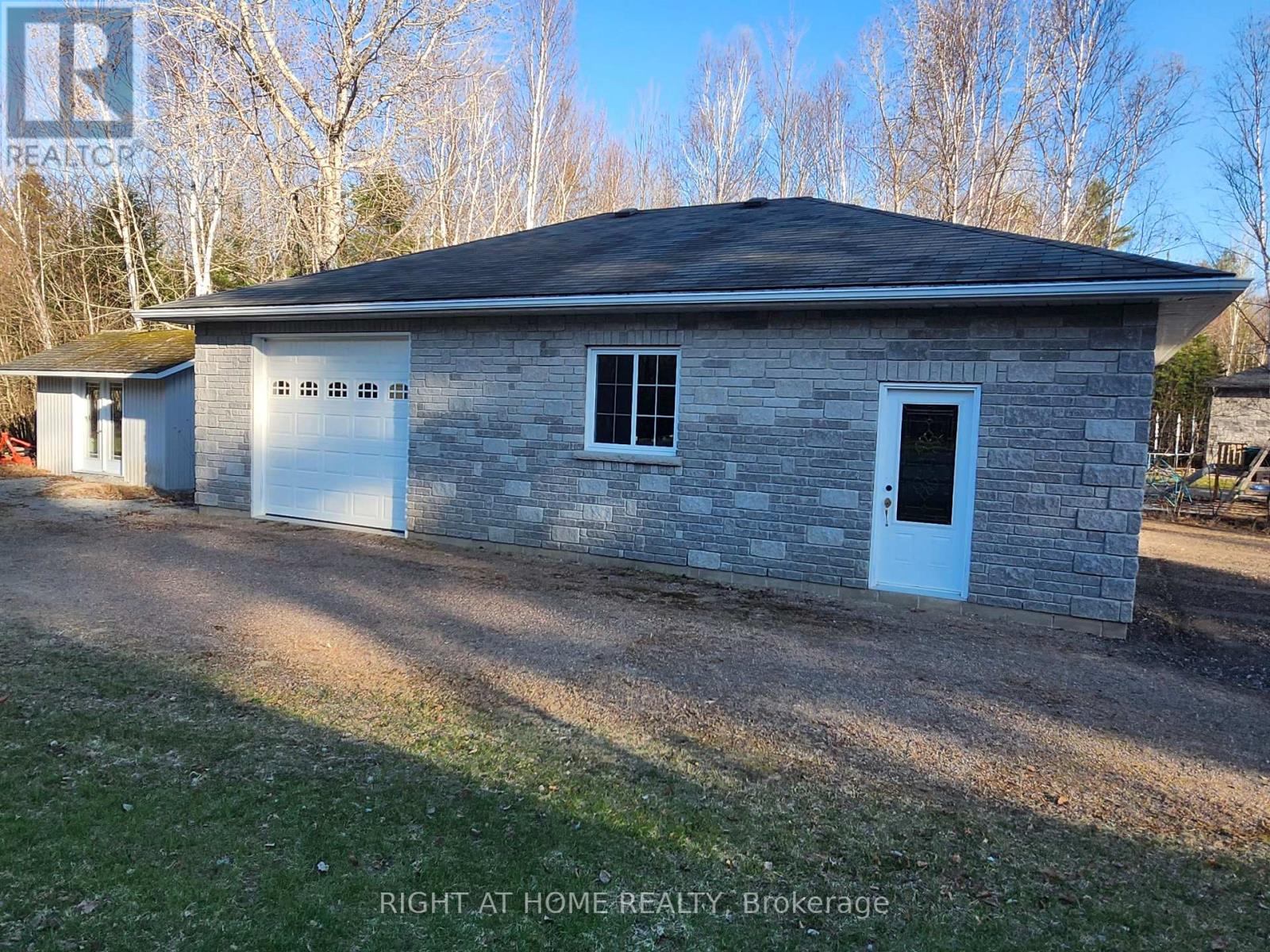 80 Rahns Road, Laurentian Valley, Ontario  K8A 0H8 - Photo 4 - X12918894